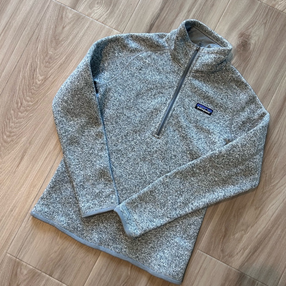 Patagonia Small women’s Gray Fleece Pullover quarter zip